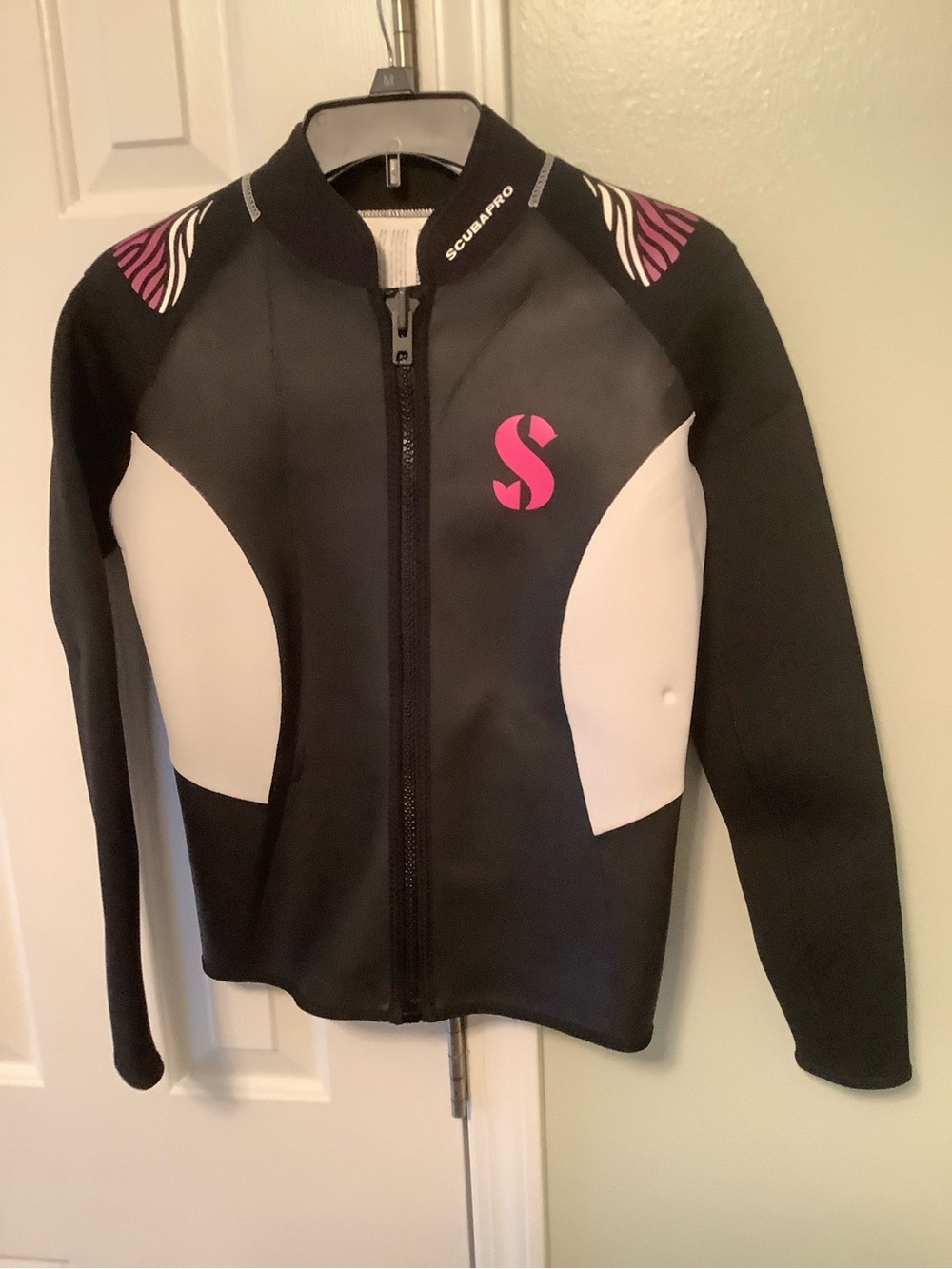 Scubapro Women's Black + White Neoprene Swim Jacket with Pink Logo